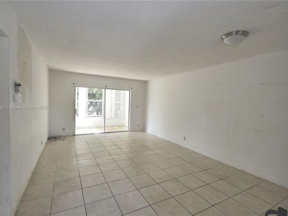 5102 NW 36th St 512, Lauderdale Lakes FL 33319