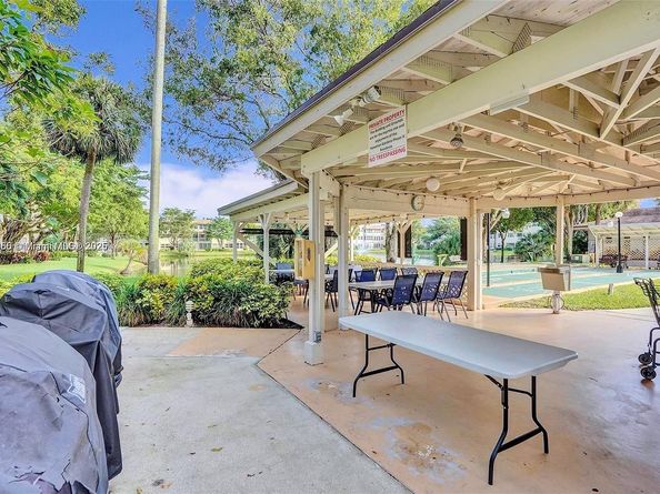 5102 NW 36th St 512, Lauderdale Lakes FL 33319