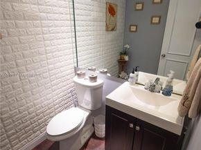 898 NW 47th St, Deerfield Beach FL 33064