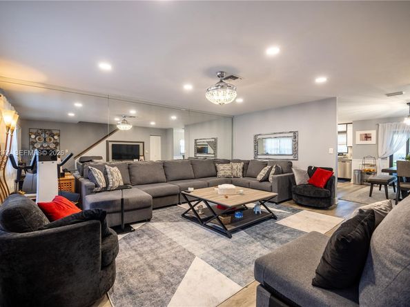 898 NW 47th St, Deerfield Beach FL 33064