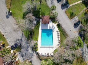 898 NW 47th St, Deerfield Beach FL 33064