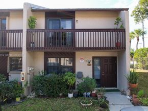 898 NW 47th St, Deerfield Beach FL 33064