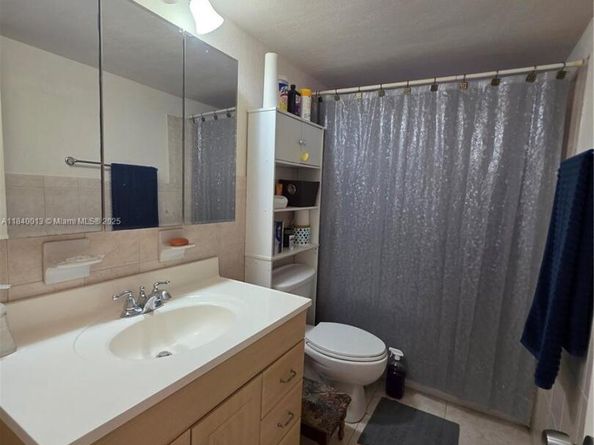 135 NE 202nd Ter N25, Miami Gardens FL 33179
