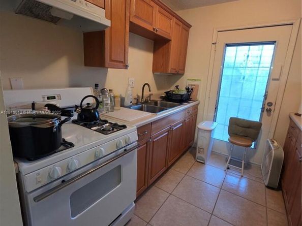 135 NE 202nd Ter N25, Miami Gardens FL 33179