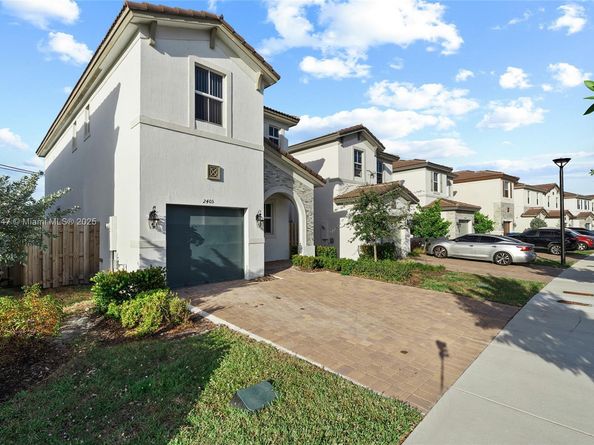 2405 NW 131st Cir, Miami FL 33167