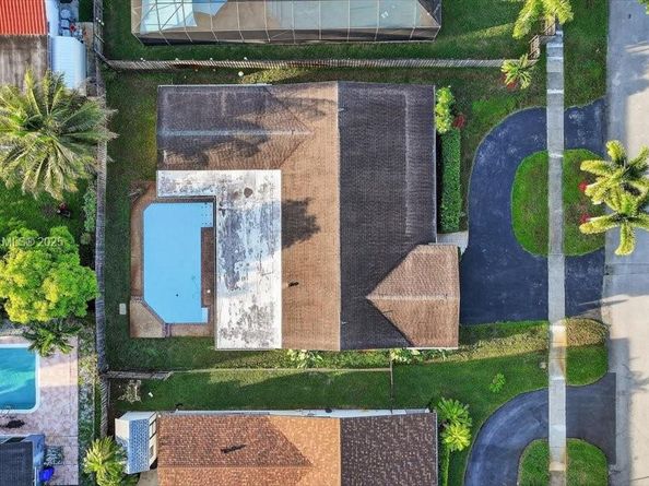 1621 NW 110th Ter, Pembroke Pines FL 33026