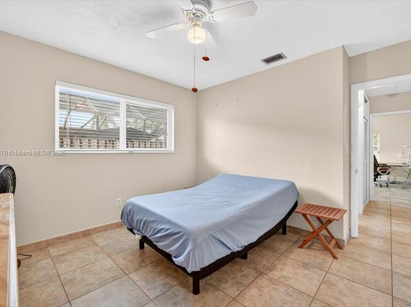 1621 NW 110th Ter, Pembroke Pines FL 33026