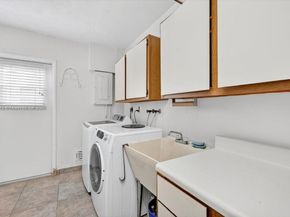 1621 NW 110th Ter, Pembroke Pines FL 33026