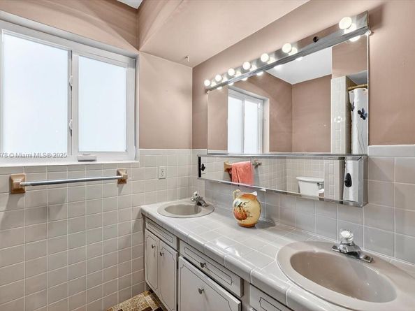 1621 NW 110th Ter, Pembroke Pines FL 33026