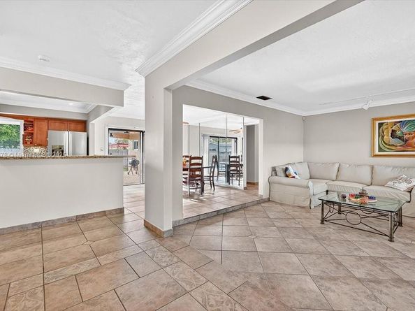 1621 NW 110th Ter, Pembroke Pines FL 33026