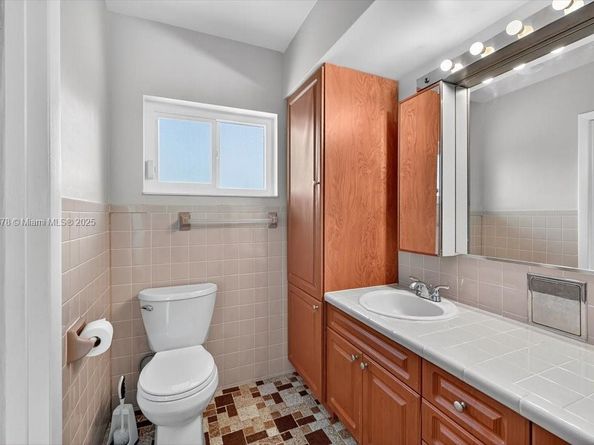 1621 NW 110th Ter, Pembroke Pines FL 33026