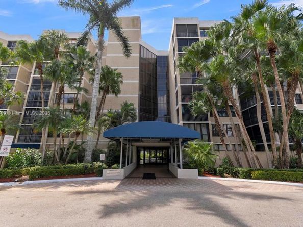 16300 Golf Club Rd 401, Weston FL 33326