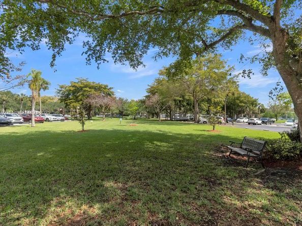 16300 Golf Club Rd 401, Weston FL 33326