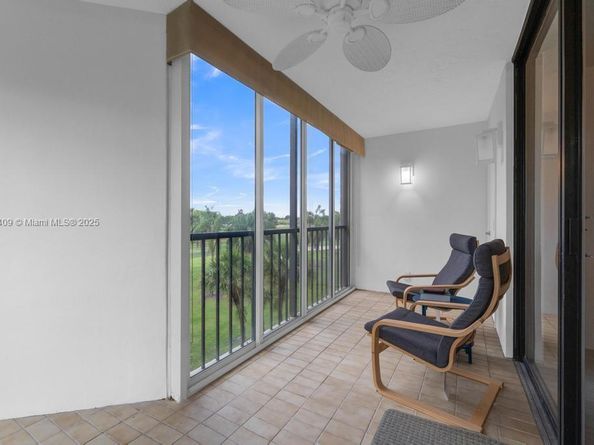 16300 Golf Club Rd 401, Weston FL 33326