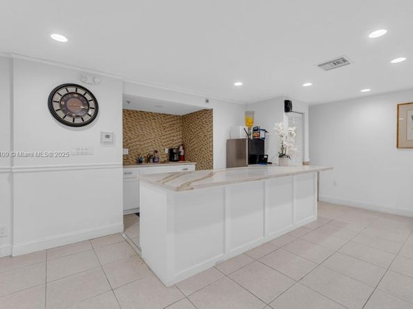 16300 Golf Club Rd 401, Weston FL 33326
