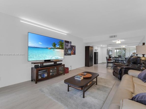 16300 Golf Club Rd 401, Weston FL 33326