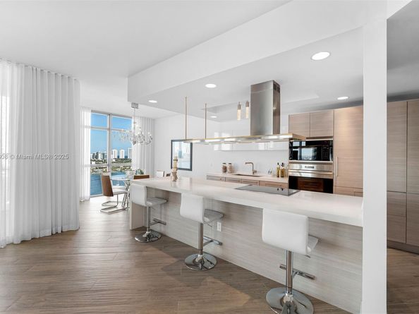 17301 Biscayne Blvd 2210, North Miami Beach FL 33160