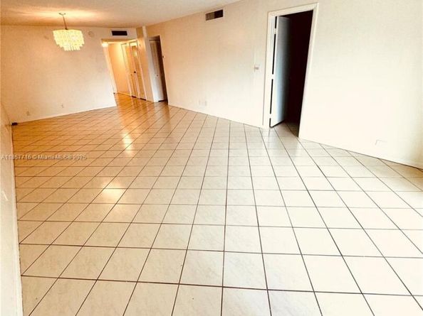 6100 S Falls Cir Dr 205, Lauderhill FL 33319