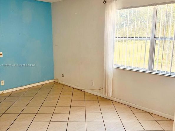 6100 S Falls Cir Dr 205, Lauderhill FL 33319