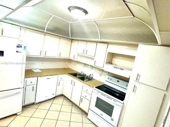 6100 S Falls Cir Dr 205, Lauderhill FL 33319