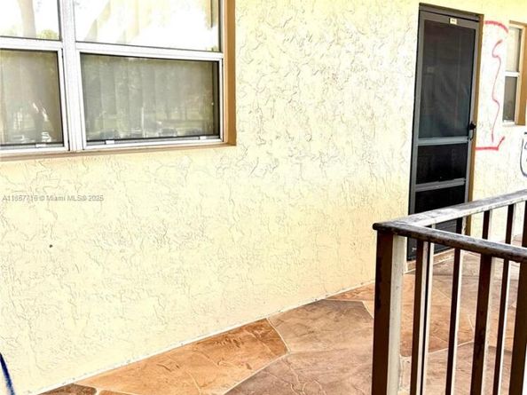 6100 S Falls Cir Dr 205, Lauderhill FL 33319