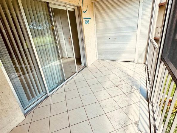 6100 S Falls Cir Dr 205, Lauderhill FL 33319