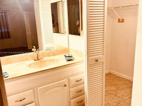 6100 S Falls Cir Dr 205, Lauderhill FL 33319
