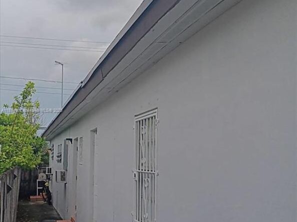9360 SW 37th St, Miami FL 33165