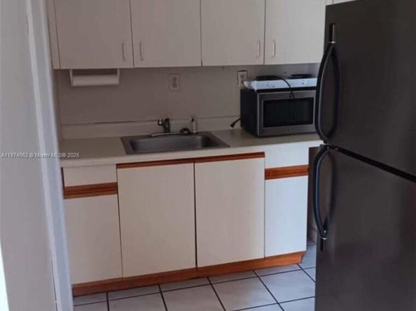 9360 SW 37th St, Miami FL 33165