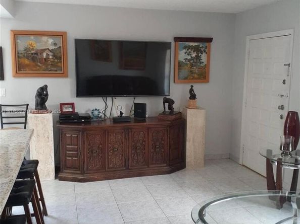9360 SW 37th St, Miami FL 33165