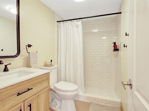 1100 Salzedo St 3B, Coral Gables FL 33134