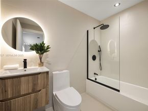 21480 highland lakes blvd #21480, Miami FL 33179