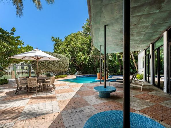 6165 Pine Tree Dr, Miami Beach FL 33140