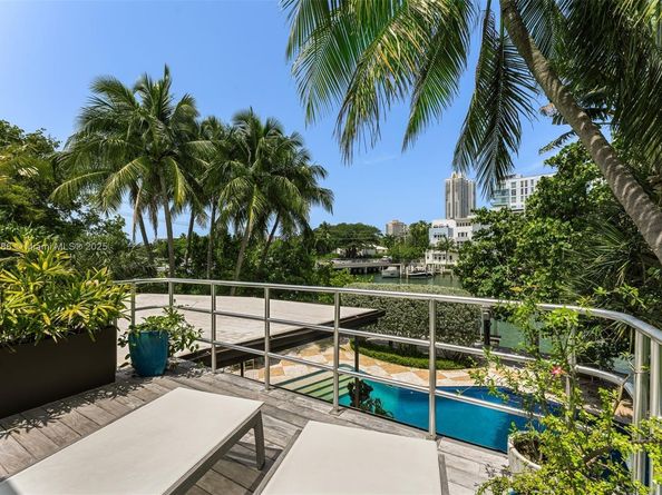 6165 Pine Tree Dr, Miami Beach FL 33140