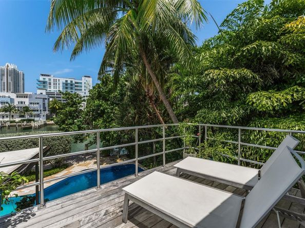 6165 Pine Tree Dr, Miami Beach FL 33140
