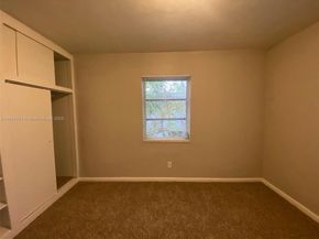 128 SW 7th Ter, Hallandale Beach FL 33009