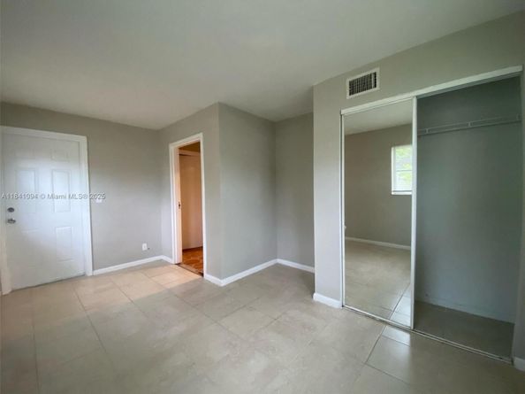 128 SW 7th Ter, Hallandale Beach FL 33009