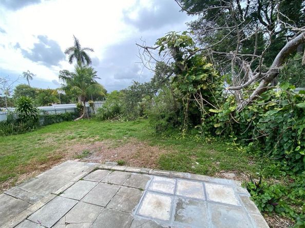 128 SW 7th Ter, Hallandale Beach FL 33009