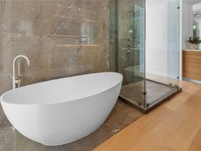 4433 N Bay Rd, Miami Beach FL 33140