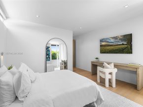 4433 N Bay Rd, Miami Beach FL 33140