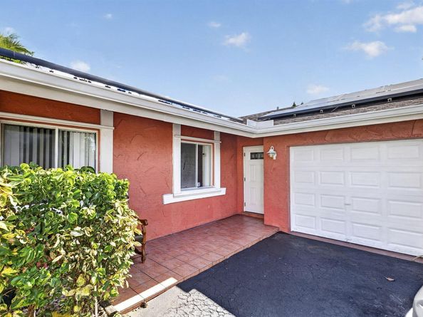 7513 SW 7TH Street, North Lauderdale FL 33068