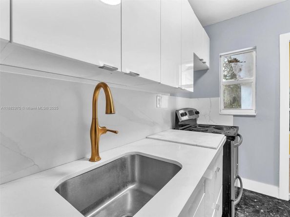 3680 NW 16th St, Miami FL 33125