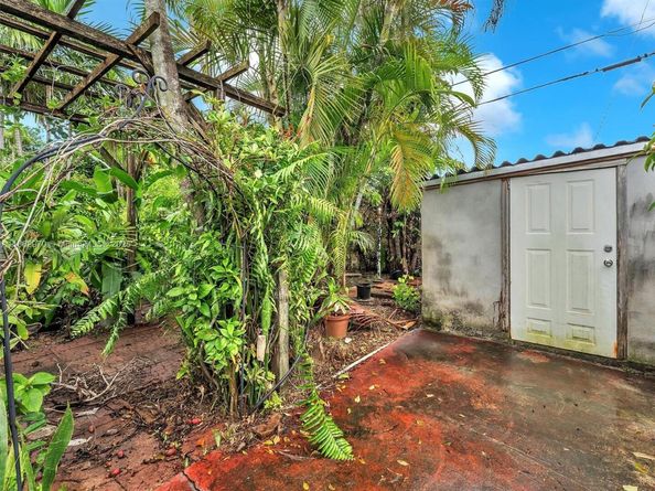 3680 NW 16th St, Miami FL 33125