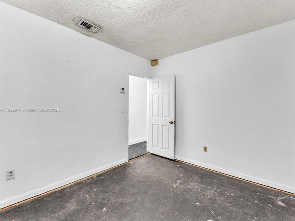 3680 NW 16th St, Miami FL 33125