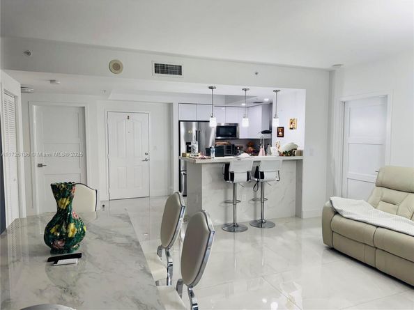 5085 NW 7th St 1101, Miami FL 33126
