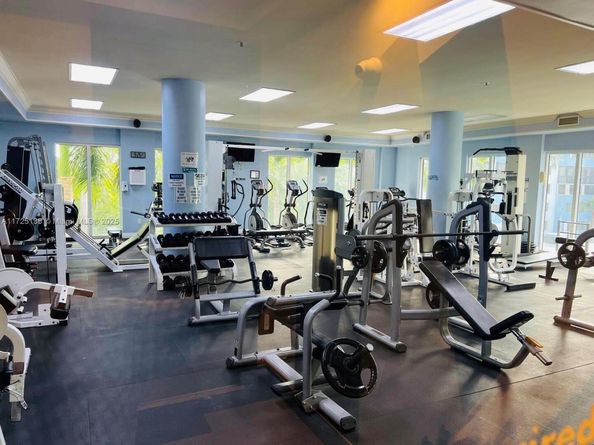 5085 NW 7th St 1101, Miami FL 33126
