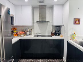5085 NW 7th St 1101, Miami FL 33126