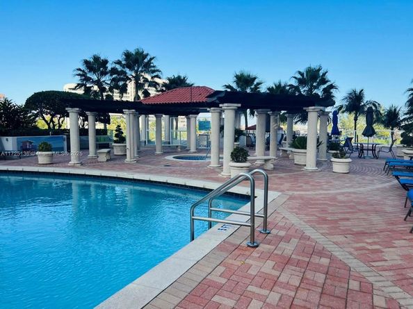 5085 NW 7th St 1101, Miami FL 33126