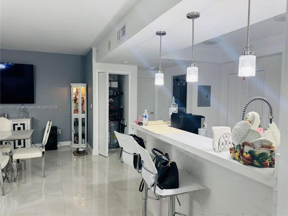 5085 NW 7th St 1101, Miami FL 33126