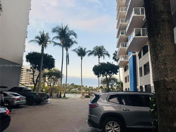 5085 NW 7th St 1101, Miami FL 33126